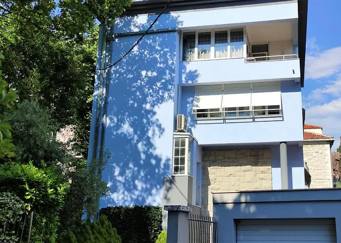 Blue Stella Luxury * Split